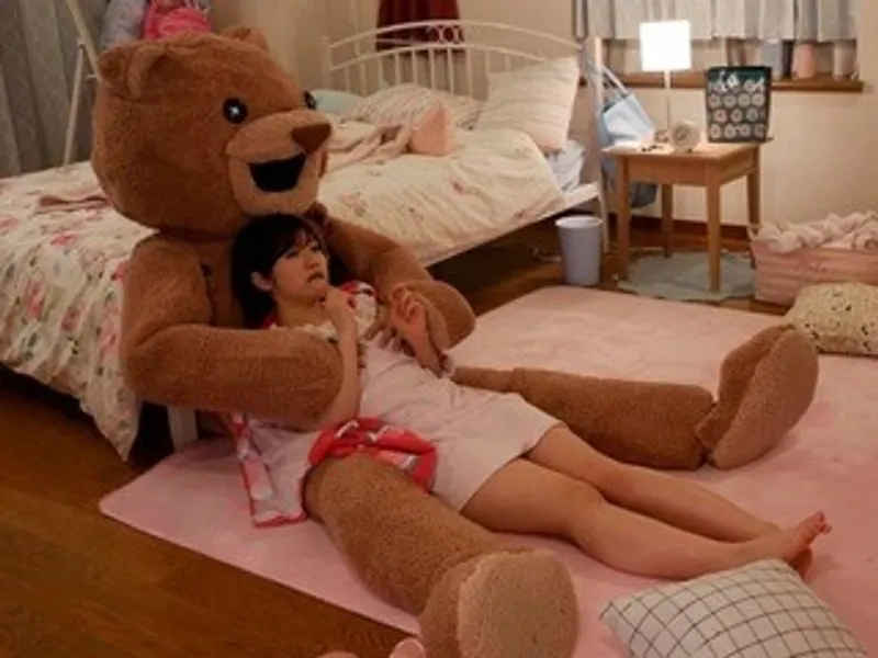 Chú nhân tình nhồi bông và em em học sinh ngây thơ