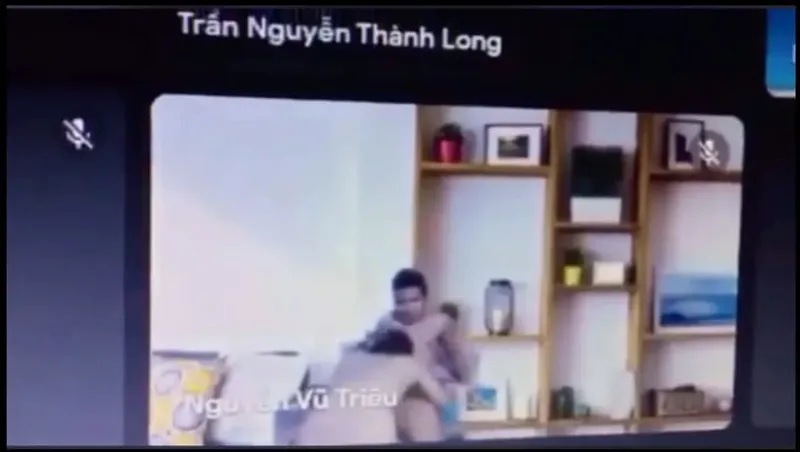 Học online quên không tắt camera lộ cảnh tình nhân đang mút mút